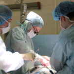 Младенцу восстановили череп после падения со стола