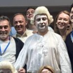 Директора театров начали выходить на сцену