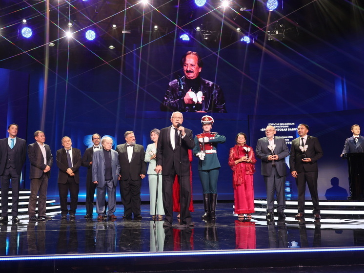 Курьер из Китая получил от Михалкова самый большой бриллиант