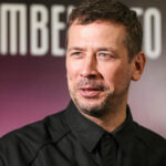 Мерзликин возвращается в 90-е, Исакова и Кологривый крутят театральную аферу