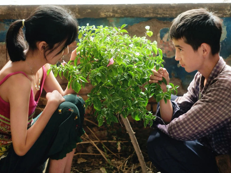 Светское кино под призывы к молитве