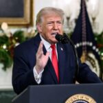 18 часов трансляции и пост для «подонков»: Трамп поздравил мир и США с Рождеством»>