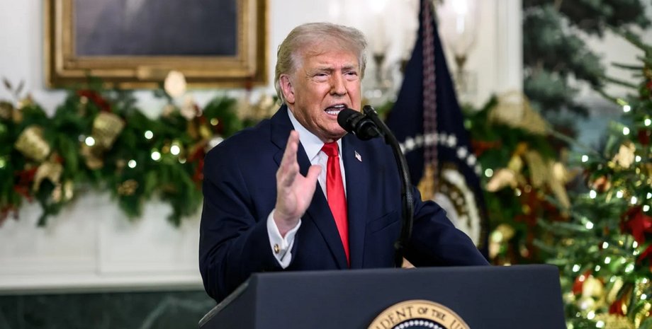 18 часов трансляции и пост для «подонков»: Трамп поздравил мир и США с Рождеством»>