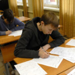 Изобретатель нашел способ усовершенствовать осанку школьников