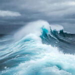 Космические спутники открыли неожиданное «расщепление» гигантской волны