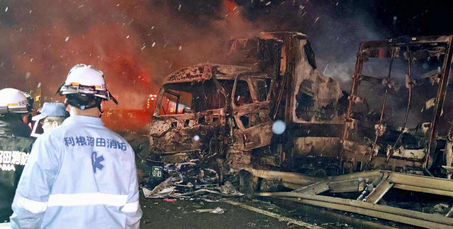 Масштабная ДТП в Японии: из-за гололеда на автобане столкнулись и загорелись 67 авто»>