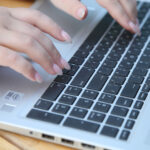 Психологи объяснили работу «ловушки для гнева» в социальных сетях