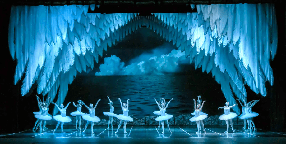 На «радиостанции Судного дня» в РФ заиграло «Лебединое озеро»: что произошло»>