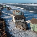 Океан наступает на сушу: как вода отнимает дома у миллионов жителей планеты (фото)»>