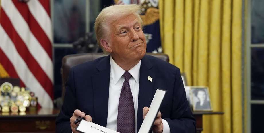 The Economist выпустил обложку с Трампом без рубашки на медведе: что она означает (фото)»>