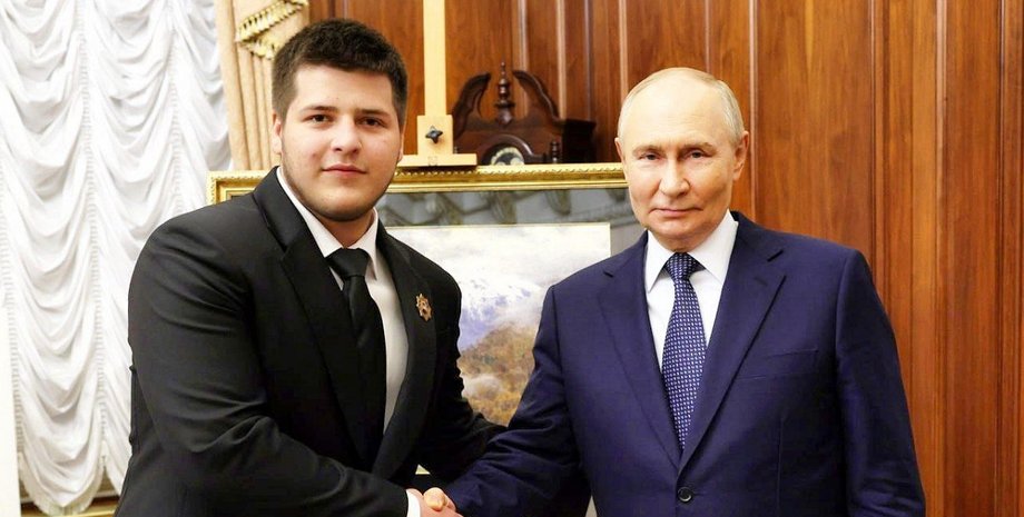 В РФ скрывают состояние здоровья Адама Кадырова после ДТП: СМИ публикуют уже второе старое видео»>