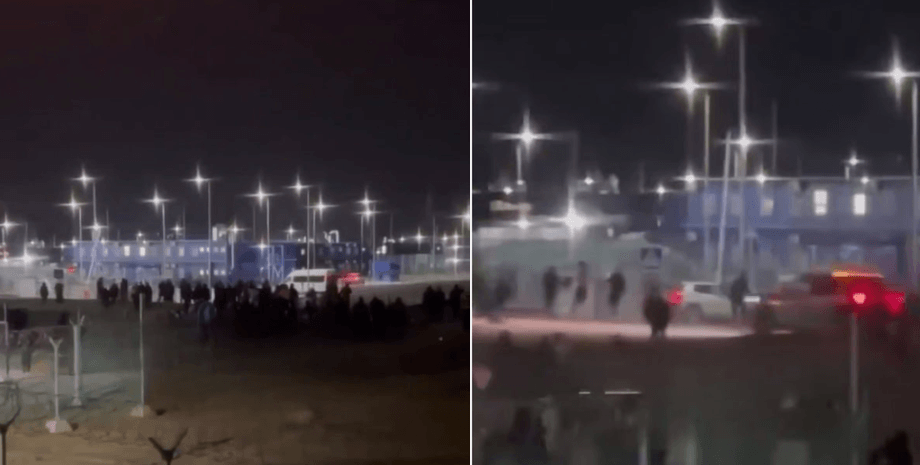 Авто охраны влетело в толпу: в порту Усть-Луга в РФ произошел бунт рабочих (видео)»>