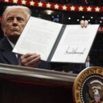 «Исторические достижения»: в США появятся деньги с подписью Трампа»>