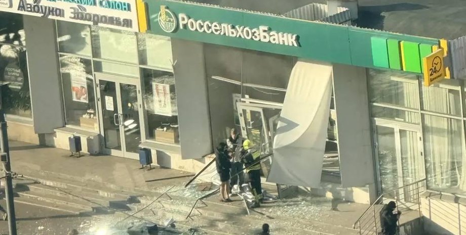 В Москве раздался мощный взрыв: разрушено отделение банка, что извесно»>