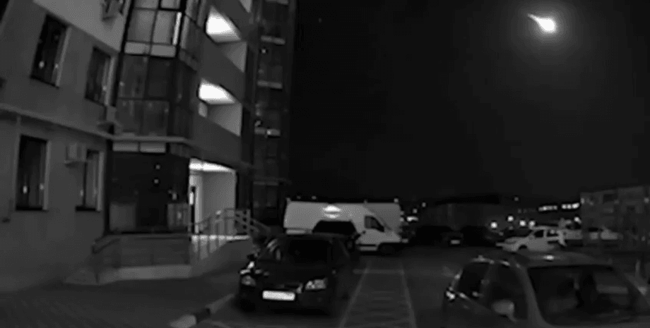 В небе над РФ взорвался метеорит: куда упали обломки (видео)»>