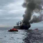 Всего 14: еще три корабля были атакованы «неизвестными» снарядами в Ормузском проливе»>