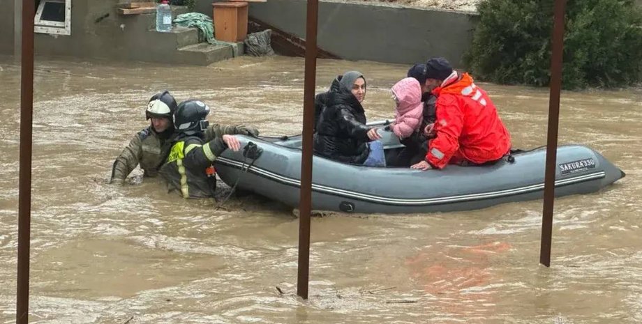 РФ накрыли масштабные наводнения: в Дагестане и Чечне объявили ЧС, вода разрушает мосты (видео)»>