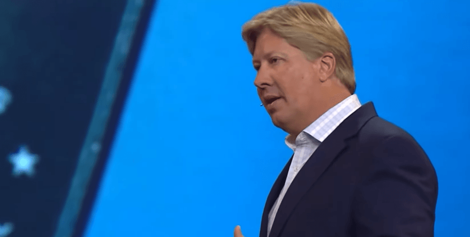 В США из тюрьмы вышел основатель мегацеркви и духовный советник Трампа: за что его осудили»>