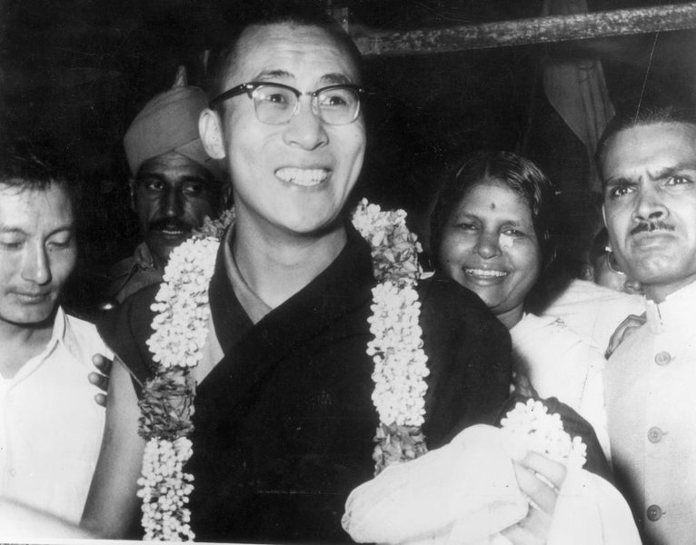 14-й Далай-лама Тенцзин Гьяцо, духовный и светский правитель Тибета, прибыл в Дели. Это его первый визит в столицу Индии после того, как он попросил убежища